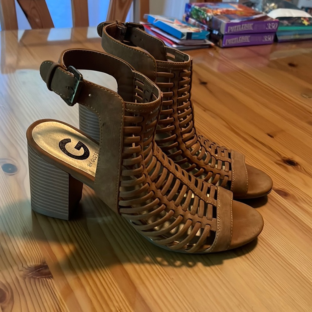 Guess womens 7.5 shoes